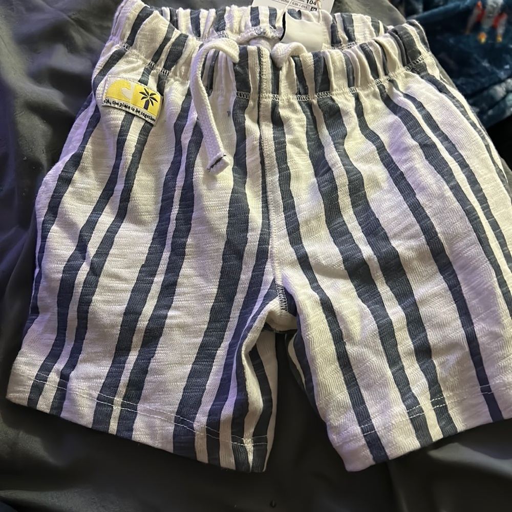 Shorts with lines